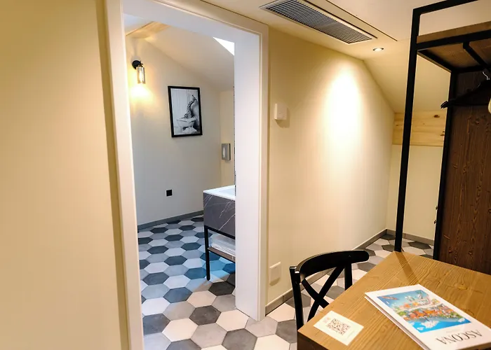 Seven Town House Boutique Hotel